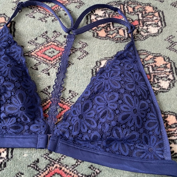Victoria’s Secret blue lace Daisy bralette - Picture 3 of 5